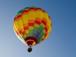 Воздушный шар с туристами приземлился в индийской тюрьме