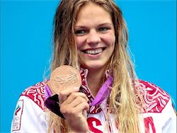 Сборную России по плаванию лишили двух золотых медалей