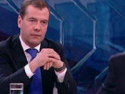 Медведев призвал малый бизнес платить налоги