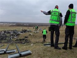Голландцы продолжили сбор обломков «Боинга» на Украине