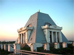 Осквернён храм памяти воинам, павшим при взятии Казани