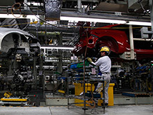 Японские производители автомобилей не намерены менять свои планы в России из-за снижения курса рубля