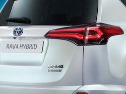 Toyota подразнила гибридным RAV4