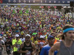 Участники марафона в Лос-Анджелесе пострадали от жары