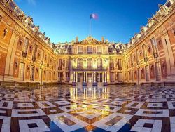 В Версале запретили штативы для селфи