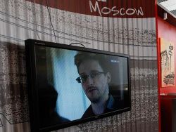 Сноуден: многие американцы отказываются от идеи доминирования США