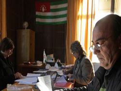 Абхазия: паспорта будут зеленые, виды на жительство – красные