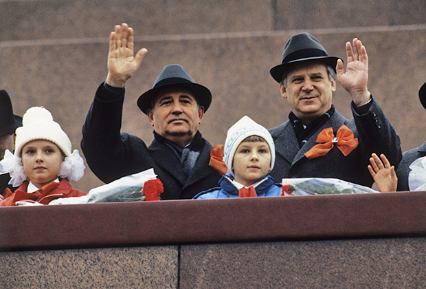 При всем неуважении к Горбачеву - он не хотел разрушить страну