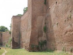 В Риме найдена часть древней стены Аврелиана