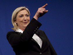 Марин Ле Пен потребовала отставки правительства
