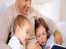 Исследователи: заботливые отцы более удачливы в карьере