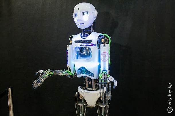 Роботы со всего мира съехались на бал в Минск