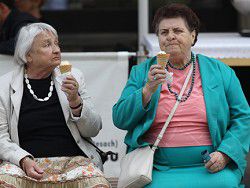 Пенсионеров-эмигрантов предлагают лишить российских пенсий