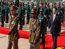 Как Китай завоевывает Африку?