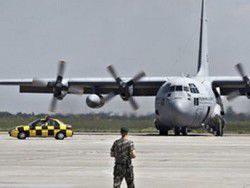 НАТО массово доставляет оружие в аэропорт Днепропетровска