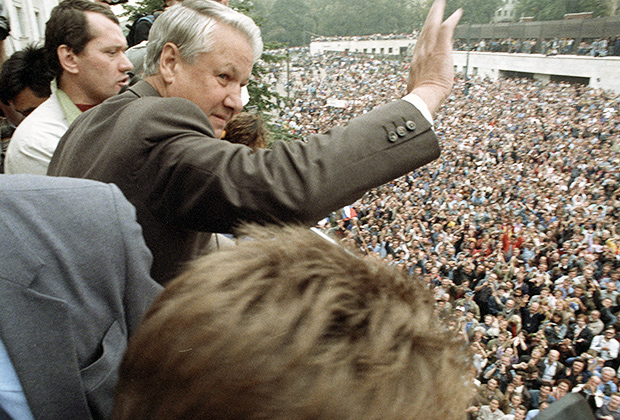При всем неуважении к Горбачеву - он не хотел разрушить страну
