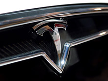 Tesla начнет продажи электрического кроссовера Model X этим летом
