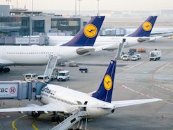 Пилоты Lufthansa продлили забастовку до конца пятницы