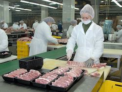 Омский мясокомбинат испытывает трудности из-за санкций