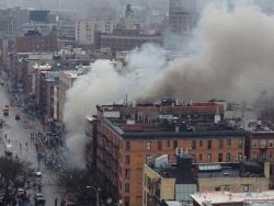 Десятки людей пострадали при взрыве здания на Манхэттене