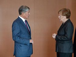 Президент Киргизии рассказал Меркель, как решить проблему Крыма