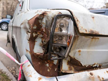 Мусор на колесах: автовладельцы забрали  со  спецстоянок в Москве лишь  треть брошенных машин