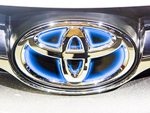 Продажи кроссоверов в США помогли Toyota снова стать лидером продаж