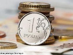 Рубль начал торги с заметного роста