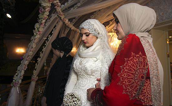 В Грозном поженились чеченский полицейский и 17-летняя девушка