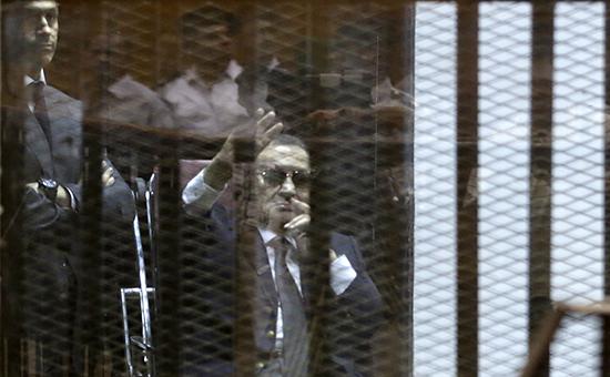 Экс-президента Египта Мубарака приговорили к трем годам тюрьмы за хищения