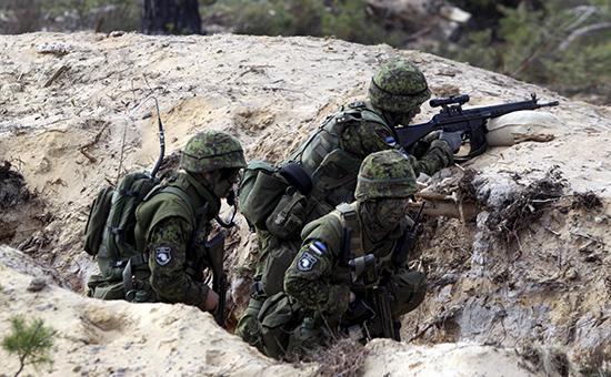 Эстонский банк отправил своих сотрудников на военные учения