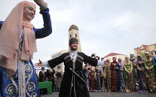 Кадыров предложил разрешить многоженство на Кавказе