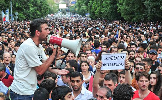 Армения в тупике: почему не расходятся протестующие в Ереване