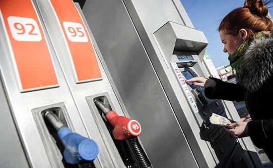 Владельцы заправок начали повышать цены на бензин