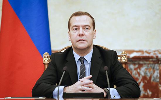 Медведев объяснил продление контрсанкций на год прагматизмом