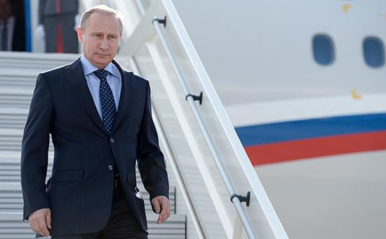 Путин и Медведев посетят проблемные предвыборные регионы