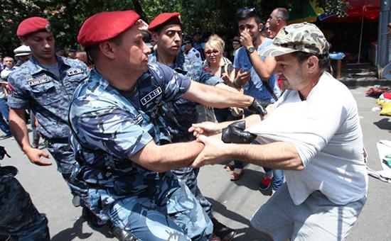 Конец баррикадам: почему протесты в Армении не приведут к революции