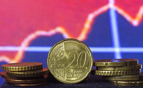 Биржевой курс евро впервые с марта достиг 64 руб.