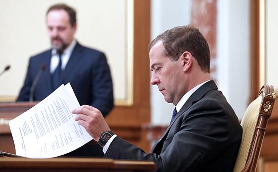 Медведев призвал не «плясать польку-бабочку» вокруг недропользователей​