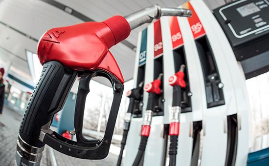 Нефтяники подняли цены на бензин более чем на 10%