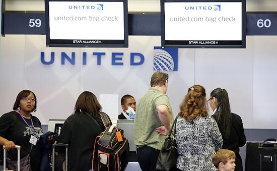 Американская авиакомпания United Airlines отменила рейсы по всему миру