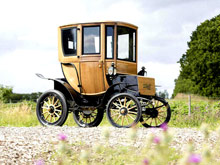 В Дании с молотка продан 110-летний деревянный  электромобиль на ходу