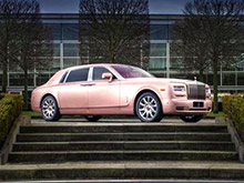 Rolls-Royce растянул Phantom и покрасил необычной краской