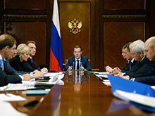 Премьер РФ пообещал усилить поддержку автопрома