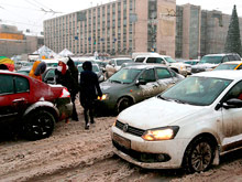 Московских автомобилистов просят  в пятницу  пересесть  на  городской транспорт