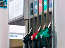 Цены на бензин в России  снижаются  третью неделю  подряд