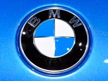 BMW в январе уступил лидерство по продажам автомобилей класса люкс конкурентам