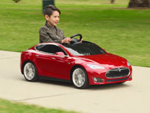 У детей появилась собственная   Tesla Model S за 500 долларов