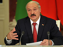 Лукашенко приказал  всем чиновникам, кроме самых главных,    пересесть на китайские авто     белорусской сборки