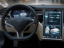 Автопилот  Tesla  вдвое безопаснее  живого водителя, показывает статистика